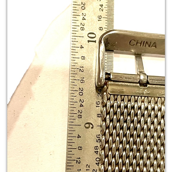 Vintage IZOD Watch - Picture 12 of 13